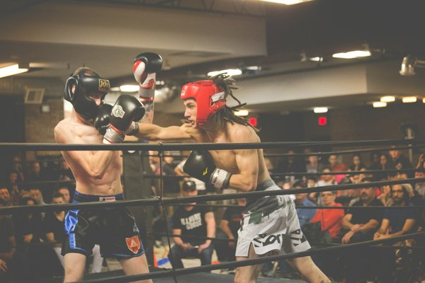 How can UK combat sports athletes enhance their peripheral vision for better in-ring awareness?